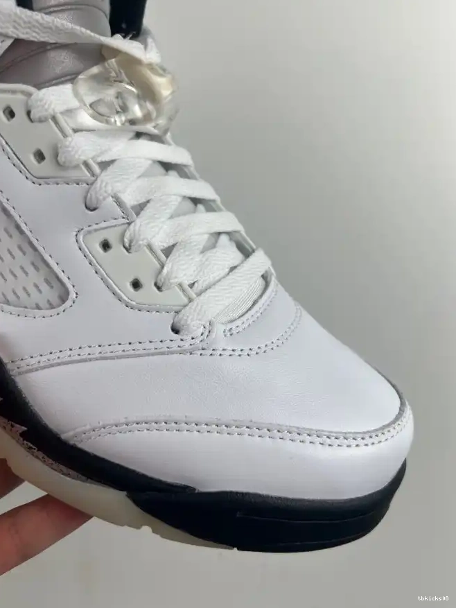 Rep TBkick JORDAN 'WHITE RETRO BLACK' DD0587-110 5 AIR 0420